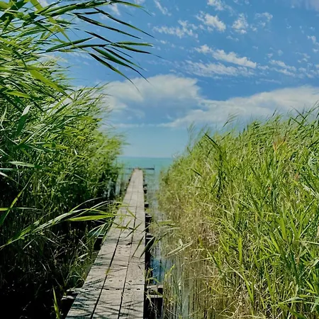 Lakehouse With Private Pier Apartment Balatonvilagos