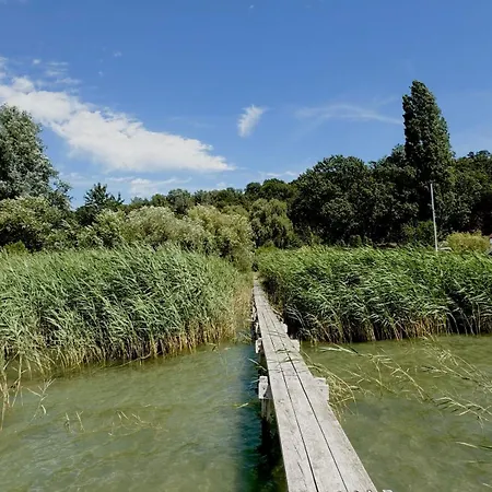Apartment Lakehouse With Private Pier Balatonvilagos